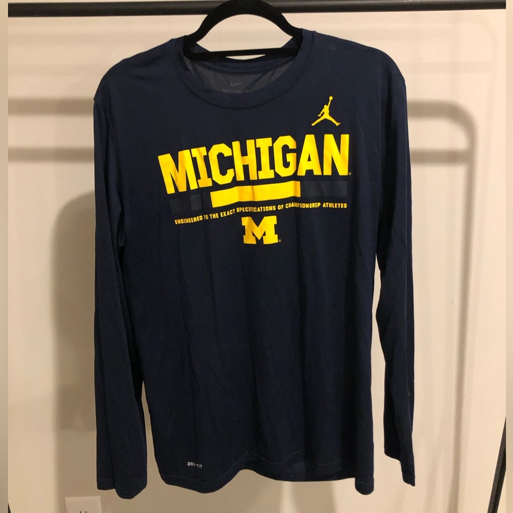 Nike Navy and Yellow Michigan Wolverines Long Sleeve Tee Size Large